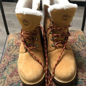 Timberland Women's Brown Boots with White Fur Lining